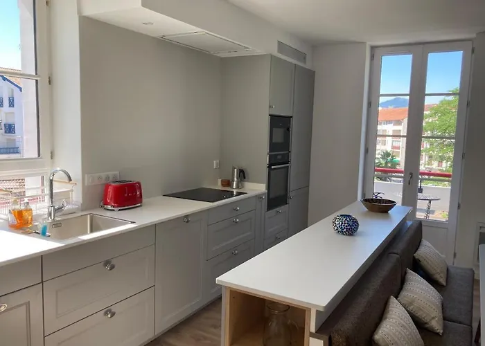 Appartement Superbe T3 Au Centre .parking *