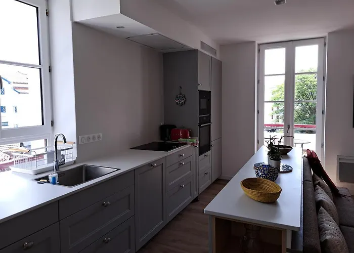 Superbe T3 Au Centre .parking Hendaye